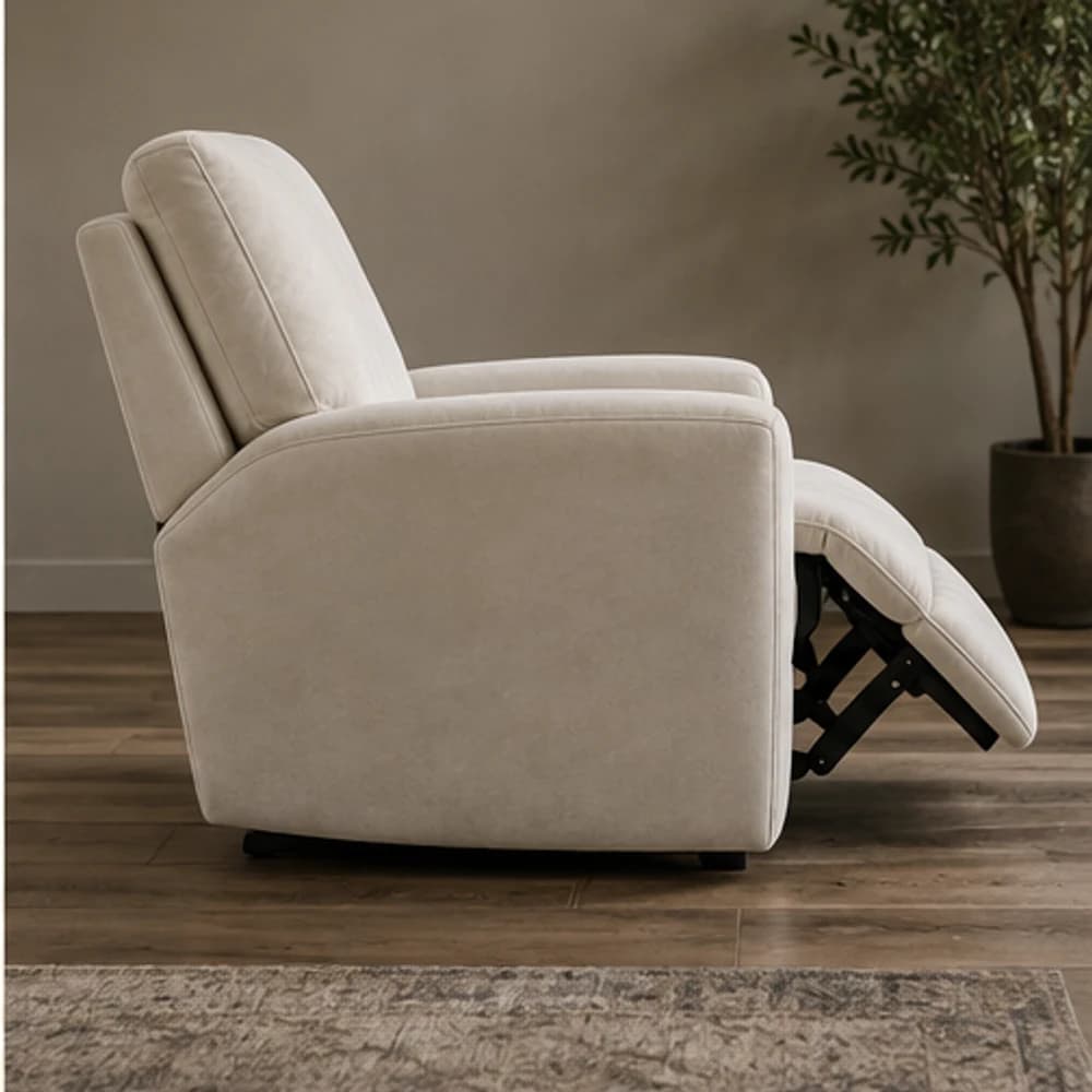 Vue de profil du fauteuil avec repose-pieds légèrement déployé